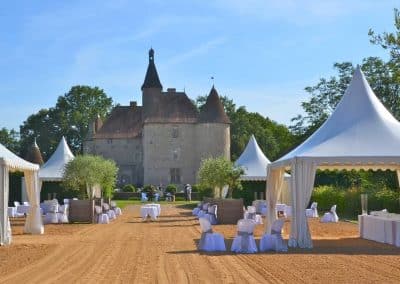 chateau-mariage-exterieur-tentes