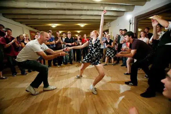 ambiance-anniversaire-adulte-danse-soiree