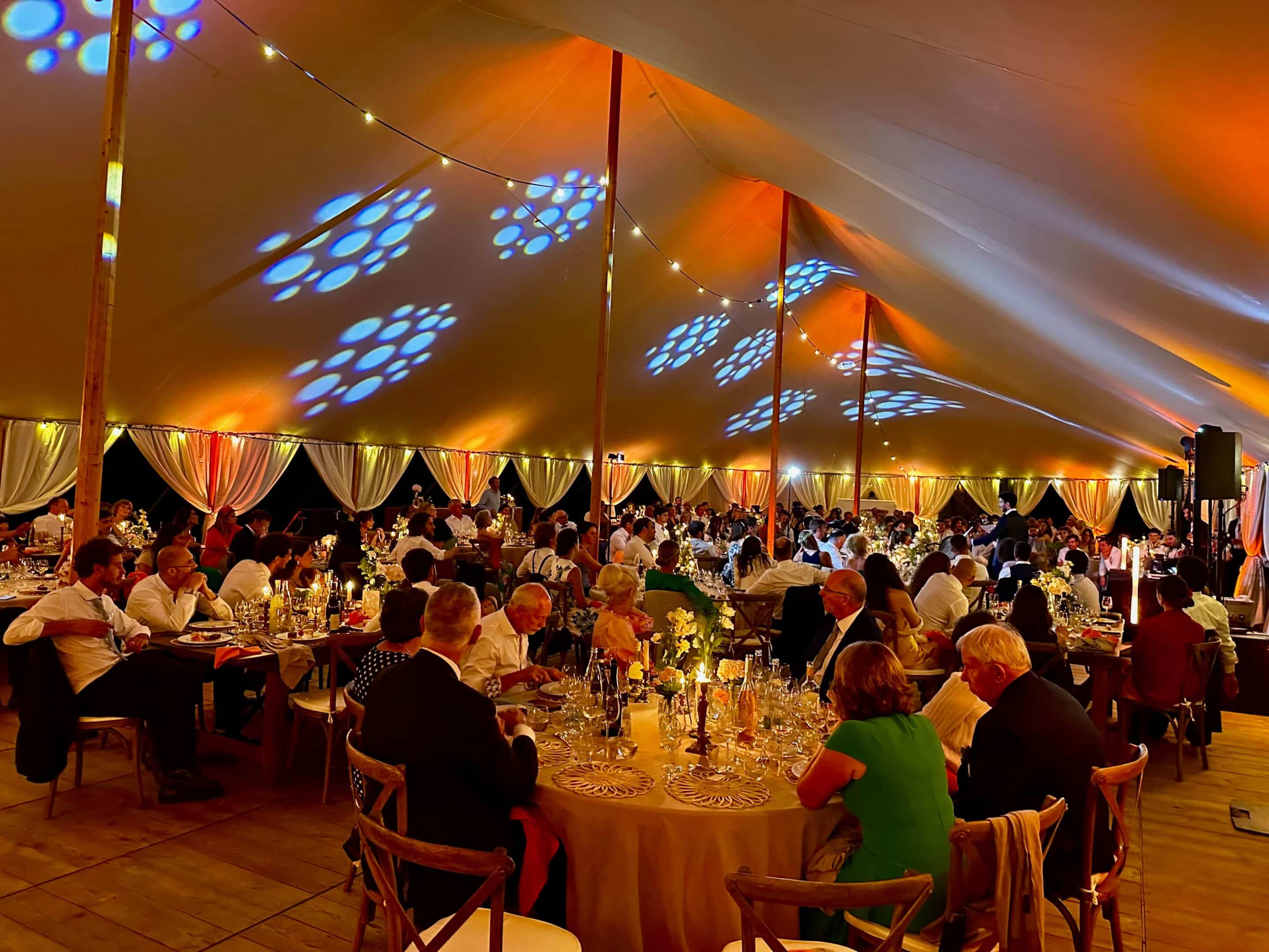 Diner sous tente pour votre mariage